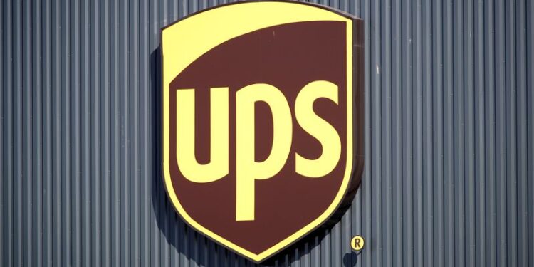 UPS forecasts fourth-quarter income above estimates, shares surge