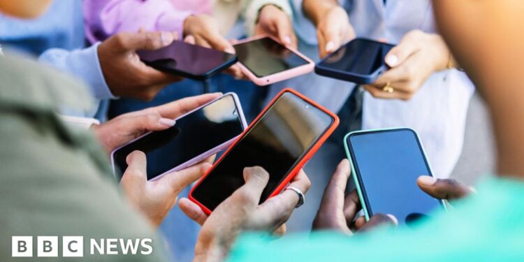 Apple and Samsung customers in UK could also be due share of £480m payout