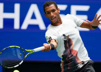 Auger-Aliassime bounces Tabilo to advance at Shanghai Masters