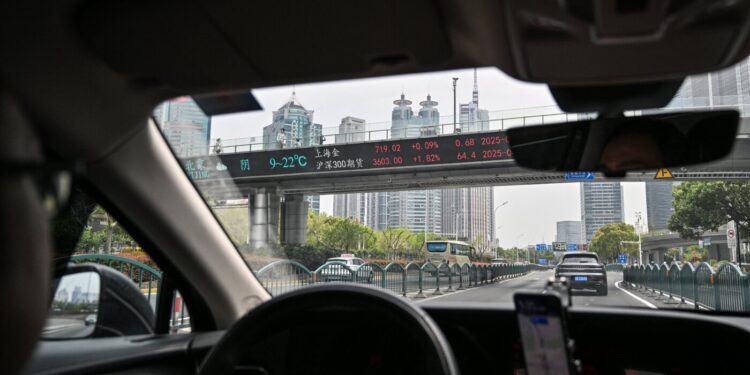 China’s ride-hailing corporations wish to quell odor of lived-in vehicles : NPR