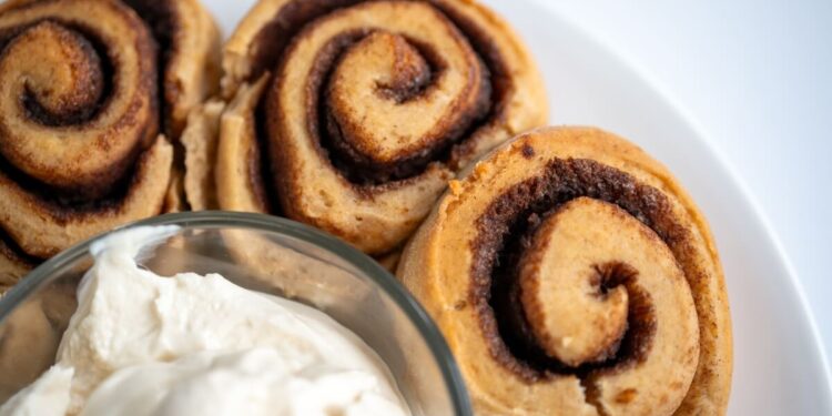 Do-it-yourself Protein Cinnamon Rolls Recipe (With Greek Yogurt)