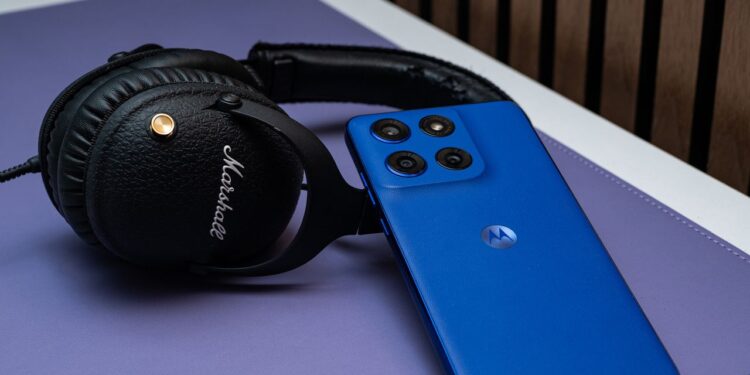 6 Finest Telephones With Headphone Jacks (2025): Examined and Reviewed