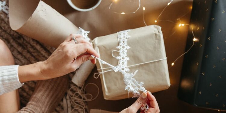 Easy, Stunning, and Sustainable Methods to Wrap Items