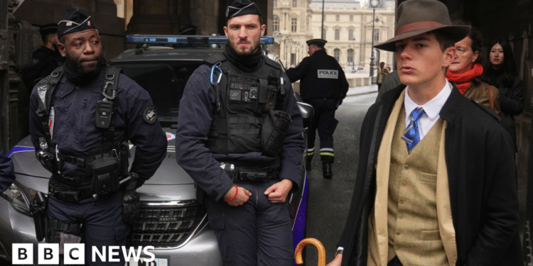 ‘Fedora man’ in viral image revealed as native teenager