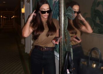 How To Go From Blonde to Brunette + My Favourite Hair Merchandise