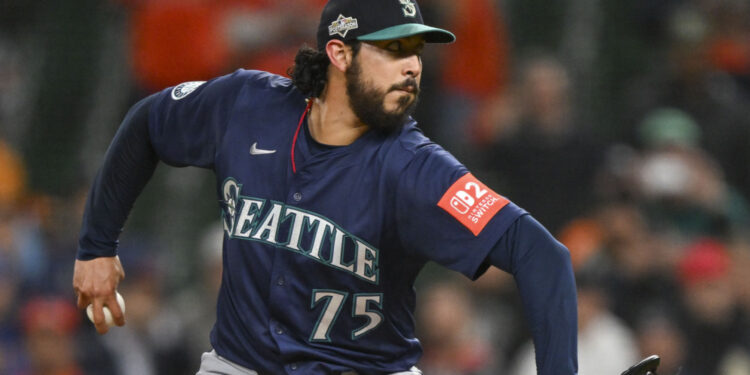 Mariners make no-brainer name on aid pitcher Andres Munoz