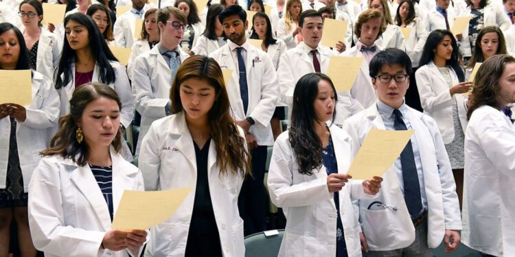 New limits on medical and nursing faculty loans fear well being educators : Pictures