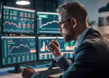 FIIs dump Rs 1.58 lakh cr in 2025, however Rs 3,000 cr year-end shopping for sparks 2026 reversal hopes. Right here’s why