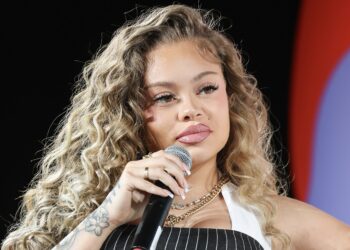 Lady Says She’s Estranged Half-Sister