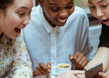 12 Confirmed Recommendations on The best way to Make Pals Whereas Touring