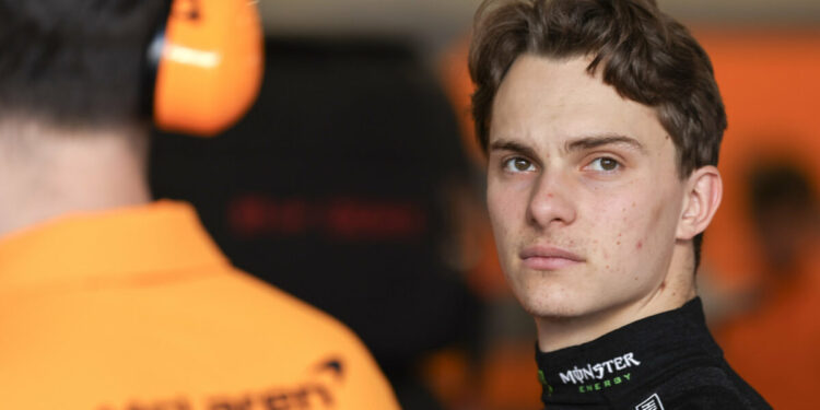 McLaren’s main mistake retains Max within the hunt, places Piastri in peril