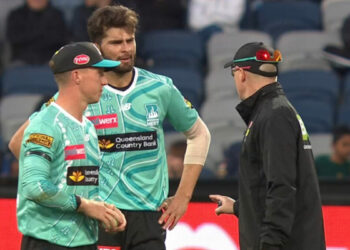 BBL catastrophe as Pakistan megastar banned from bowling in nightmare debut