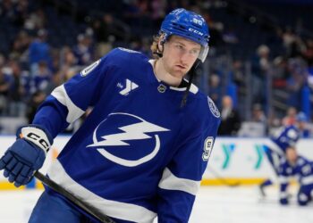 Lightning signal D J.J. Moser to eight-year, $54M extension