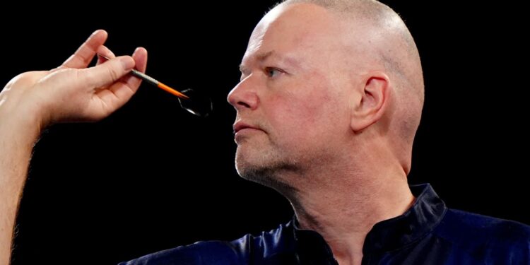 World Darts Championship: James Wade breezes into second spherical after Raymond van Barneveld thrashed at Alexandra Palace | Darts Information