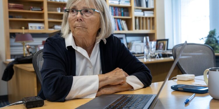 After shedding NIH help, most cancers researcher struggles to maintain lab open : Photographs