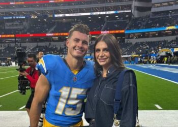 Ladd McConkey’s spouse Sydney flexes again muscle mass in black tank high whereas exhibiting off fitness center beneficial properties