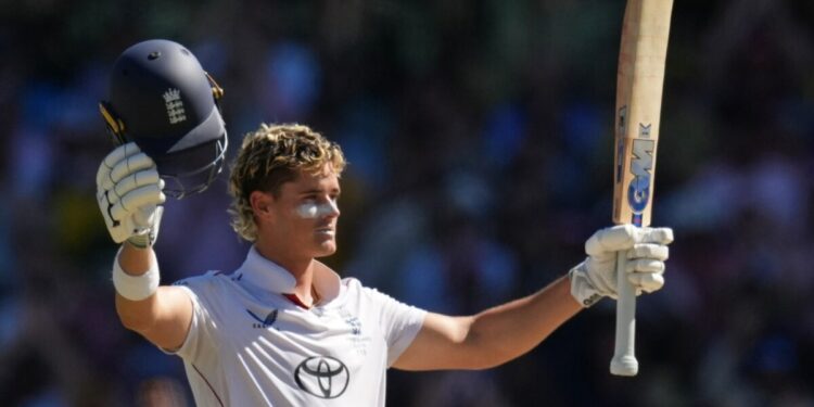 Bethell’s good breakthrough ton provides England glimmer of hope as Aussies’ spin snub backfires