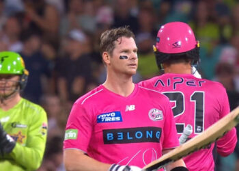 SMUDGE SUPREME! Warner ton outdone as Smith ton – and alpha act on Pakistan gun