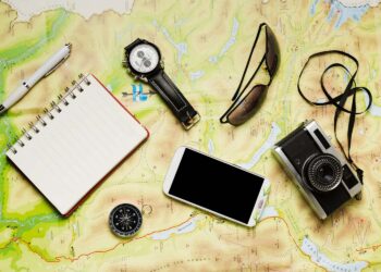 11 Tech Necessities for Staying Related Whereas Touring Across the World