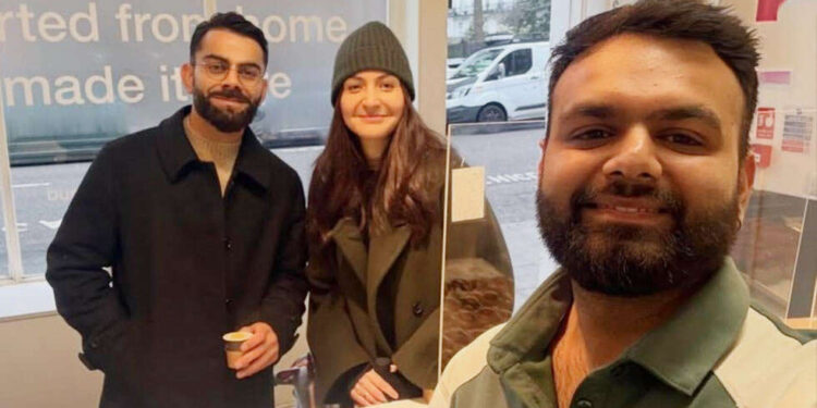 VIRAL: Anushka Sharma and Virat Kohli Pose With Fan