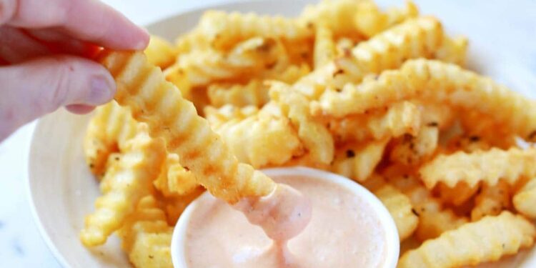 Elevating Cane’s Sauce – Copycat Recipe