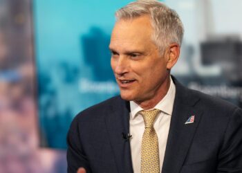 Stress mounts on American Airways CEO as provider lags rivals