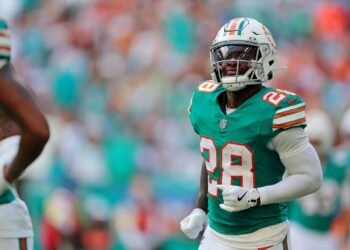 Report: Dolphins first, Steelers final in NFLPA report playing cards