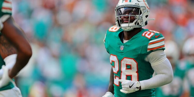 Report: Dolphins first, Steelers final in NFLPA report playing cards