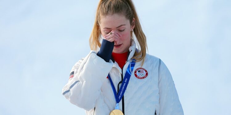 Mikaela Shiffrin’s emotional tribute to late father; gold medal