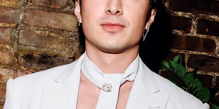 Heated Rivalry Star Hudson Williams’ Non-public World, Girlfriend