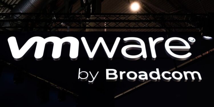 Most VMware customers nonetheless “actively decreasing their VMware footprint,” survey finds