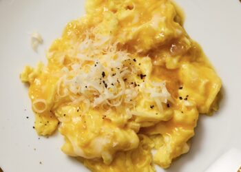 Smooth Scramble with Shallots & Comté