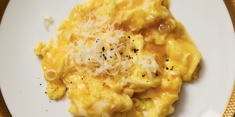 Smooth Scramble with Shallots & Comté