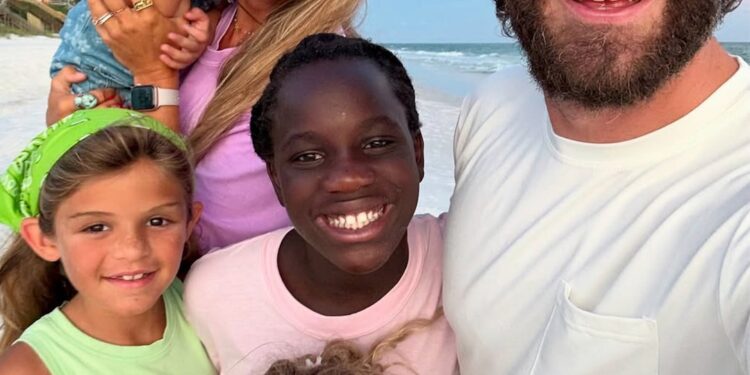 Thomas Rhett, Lauren Akins Welcome Fifth Child