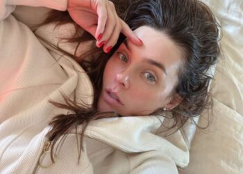 Brighten & Agency Your Face in 30s