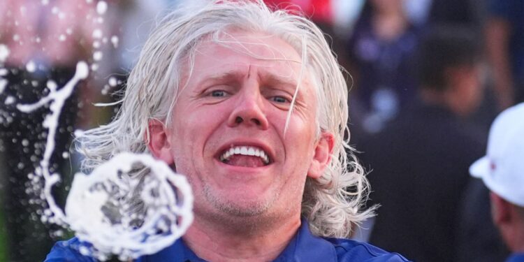 Reignwood Icons of Soccer: Workforce England fend off Workforce World to win occasion in Thailand as Lee Sharpe holds nerve | Golf Information