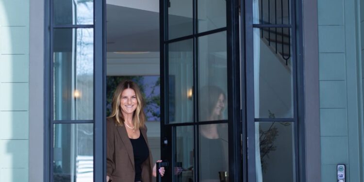 New Dwelling Tour – Residing in Yellow