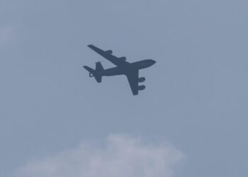 U.S. launches rescue efforts after KC-135 army refueling aircraft crashes over Iraq