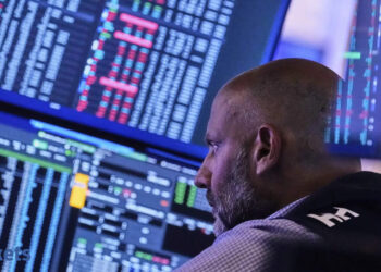 US Shares right this moment: S&P, Nasdaq finish decrease as buyers weigh Center East battle outlook