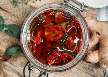 Do Solar-Dried Tomatoes Go Unhealthy? Shelf Life, Spoilage Indicators & Storage Ideas