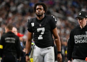 Report: Raiders plan to launch QB Geno Smith