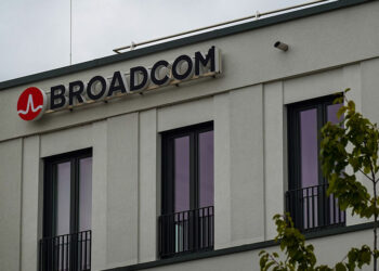 Cloud service suppliers ask EU regulator to reinstate VMware associate program