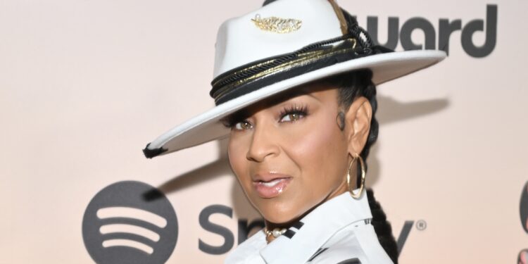 LisaRaye Sparks Combined Reactions W/ Wardrobe Refresh (WATCH)