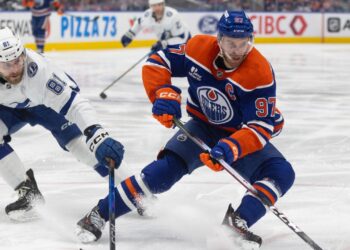 Oilers lose once more however preserve spot in weak Pacific Division