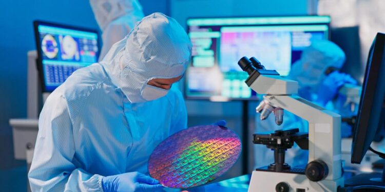 AMAT and Micron nonetheless profitable in AI commerce regardless of QQQ and sector weak point