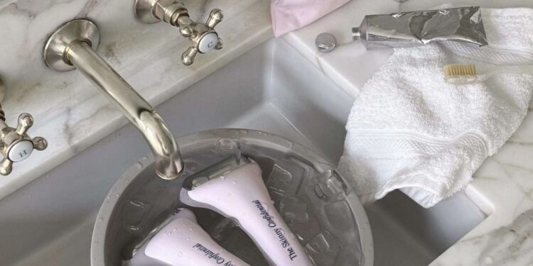 What Does Ice Do To Your Face?