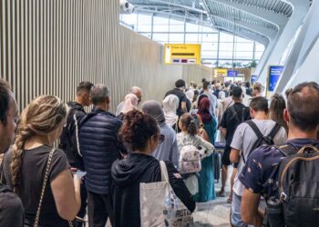 Photographs Present How Depressing The Flight Delays Have Develop into In The US