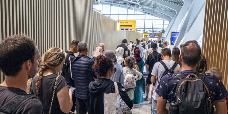 Photographs Present How Depressing The Flight Delays Have Develop into In The US