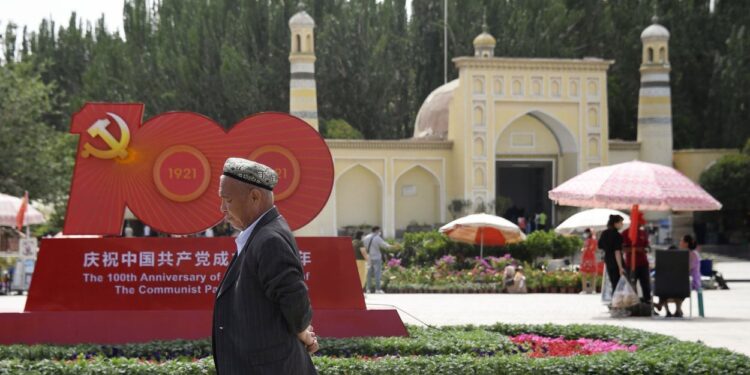 China Destroyed Muslim Tradition In This Historical Metropolis — Then Turned It Into Disneyland
