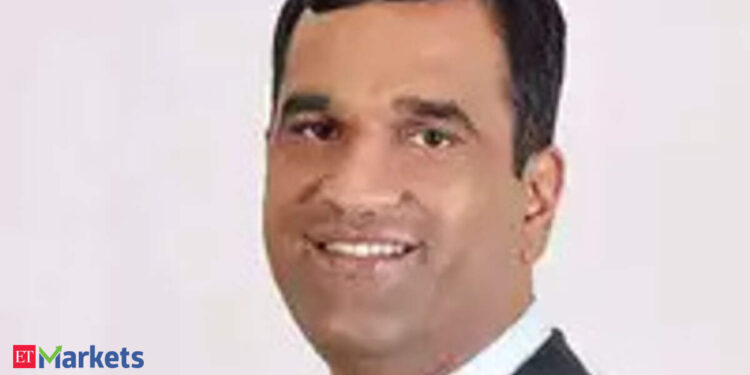 Madhusudan Kela picks beaten-down smallcap bets; buys Indiabulls, Simplex Infra in This autumn